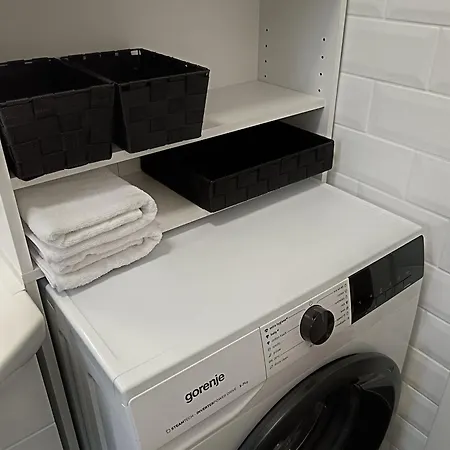 Dalmatian With Private Parking Apartment *