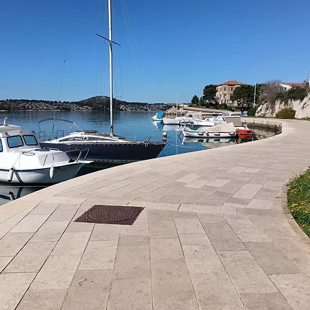 Dalmatian With Private Parking Apartment Sibenik