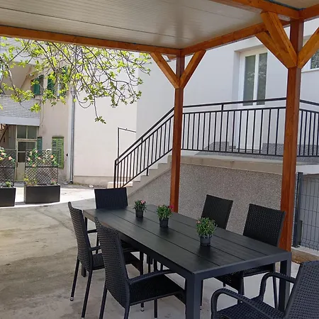 Dalmatian With Private Parking Σίμπενικ