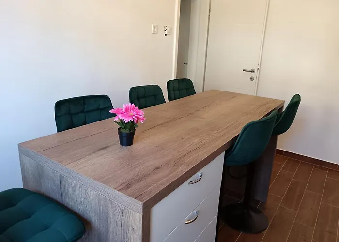 Dalmatian With Private Parking Apartman Sibenik