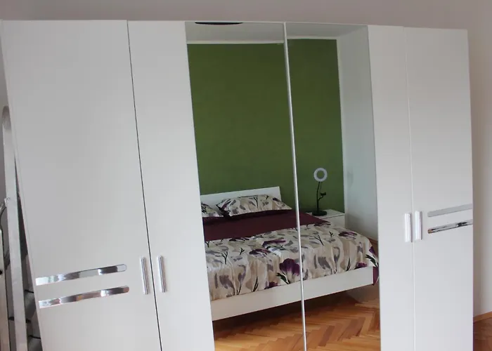 Dalmatian With Private Parking Apartman Sibenik