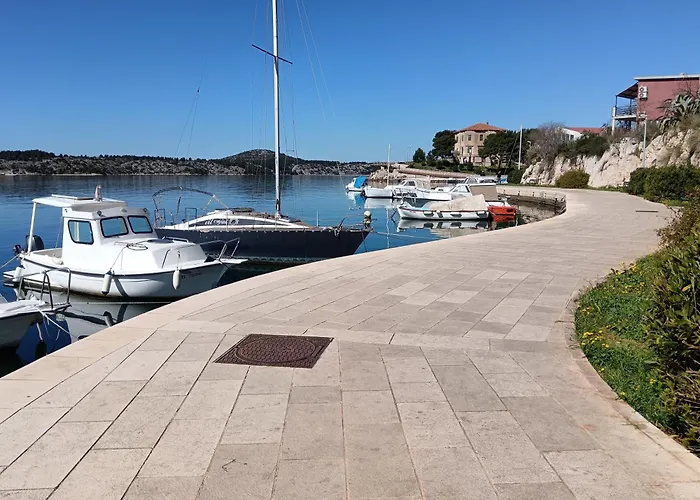 Dalmatian With Private Parking Apartment Sibenik